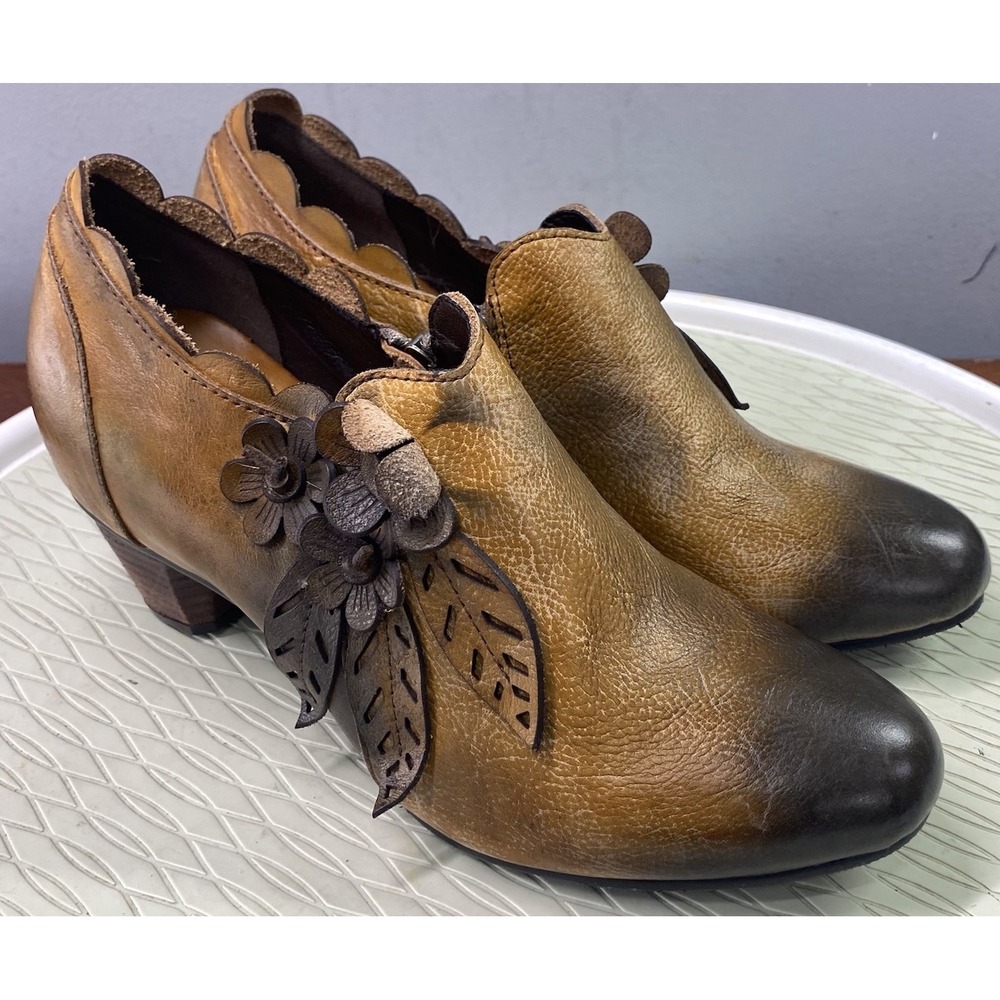 Retro Womens Leather Distressed Vintage Look Dress Shoes Flower/Leaf Appliqué 10